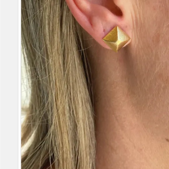RIVKA FRIEDMAN Pyramid Stud Earrings - Picture 2 of 7